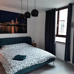 Center In Quiet Street & Airco Amberes